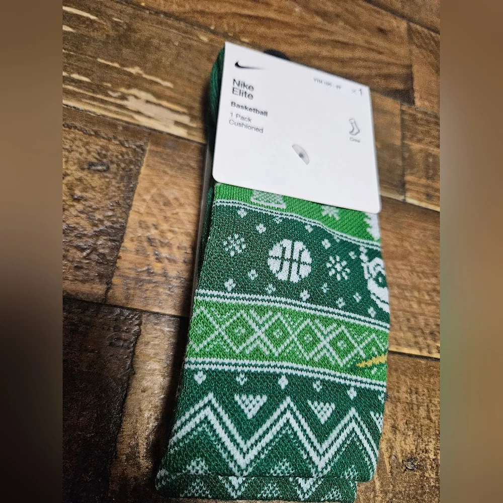 Nike Youth Holiday Elite Crew Socks: GREEN: NEW WITH TAGS: SIZE XS (10C-3Y)